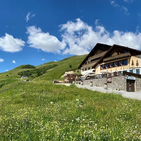 Salastrains Hotel 3*