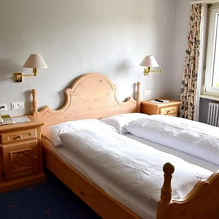 Salastrains Hotell 3*